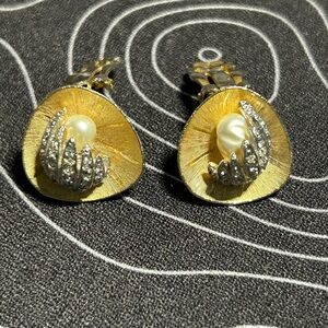 Elegant Gold and Silver Pearl Earrings Clip earrings